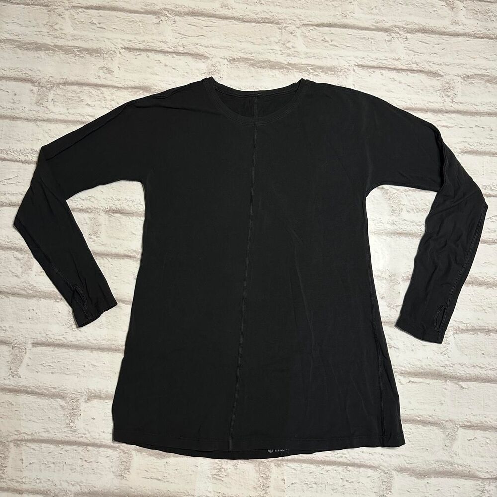 Lululemon Women's Black and Grey Shirt